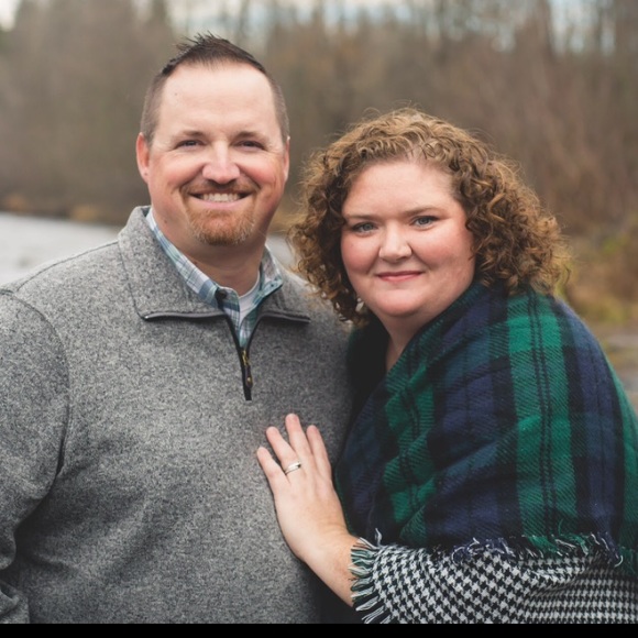 Meet your Posher, Gayle - Picture 1 of 2